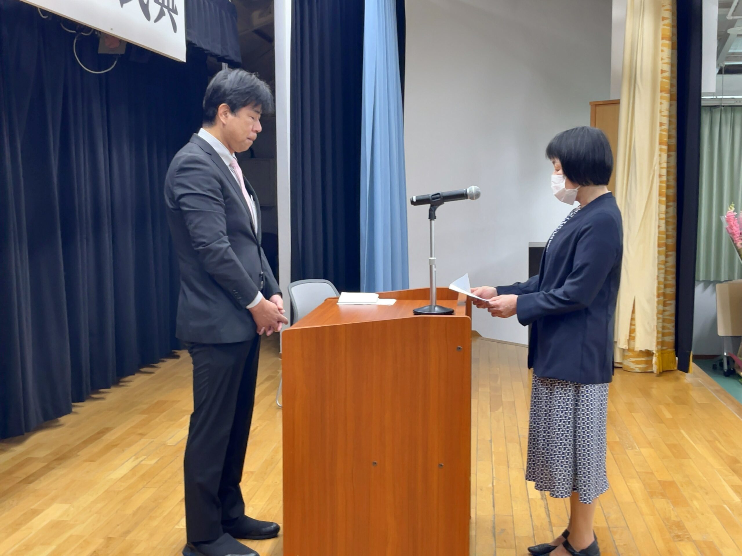 51周年創立記念式典・永年勤続表彰を行いました💐 – 社会福祉法人 青山